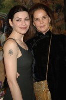 Julianna Margulies t-shirt #1430855