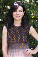 Julianna Margulies t-shirt #2157977