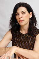 Julianna Margulies t-shirt #2242021