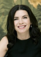 Julianna Margulies Sweatshirt #2248672