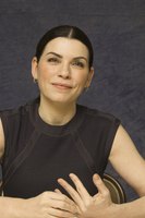 Julianna Margulies t-shirt #2443560