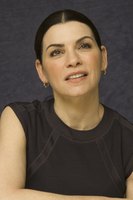 Julianna Margulies Longsleeve T-shirt #2443569