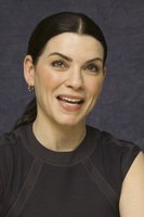 Julianna Margulies t-shirt #2443572