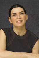 Julianna Margulies Longsleeve T-shirt #2443601