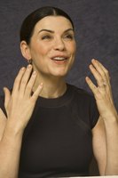 Julianna Margulies Sweatshirt #2443602