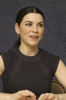 Julianna Margulies Sweatshirt #2443609