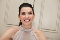 Julianna Margulies Sweatshirt #2462610