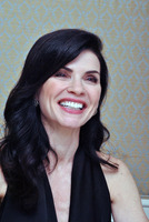 Julianna Margulies t-shirt #2492898