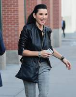 Julianna Margulies Sweatshirt #2905379