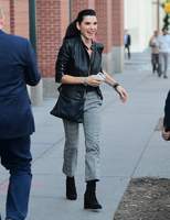 Julianna Margulies Sweatshirt #2905382
