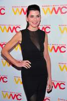 Julianna Margulies Sweatshirt #2905403