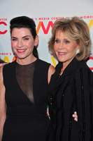 Julianna Margulies Sweatshirt #2905406