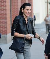 Julianna Margulies Longsleeve T-shirt #2905413