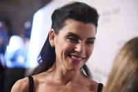Julianna Margulies Sweatshirt #2995333