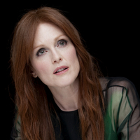 Julianne Moore longsleeve t-shirt #2222210