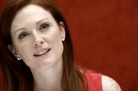 Julianne Moore Sweatshirt #2233542