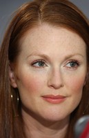 Julianne Moore Sweatshirt #2233546
