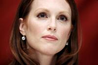 Julianne Moore Sweatshirt #2233574