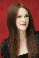 Julianne Moore Sweatshirt #2245326