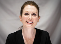 Julianne Moore longsleeve t-shirt #2245355
