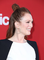 Julianne Moore Sweatshirt #2872598