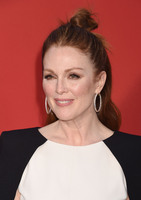 Julianne Moore Longsleeve T-shirt #2872881