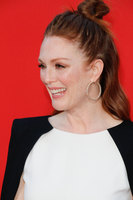 Julianne Moore Sweatshirt #2872897