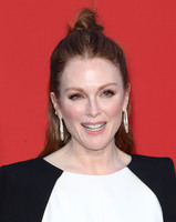 Julianne Moore Longsleeve T-shirt #2873012
