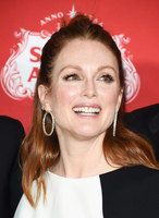 Julianne Moore Longsleeve T-shirt #2873013