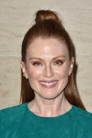 Julianne Moore Longsleeve T-shirt #3105262