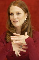 Julianne Moore Longsleeve T-shirt #3668213