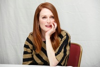 Julianne Moore Longsleeve T-shirt #3679617