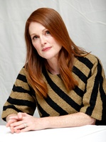 Julianne Moore Longsleeve T-shirt #3679619