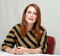 Julianne Moore Longsleeve T-shirt #3679633