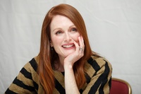 Julianne Moore Longsleeve T-shirt #3679645