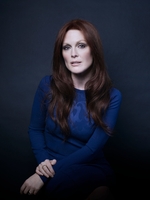 Julianne Moore Longsleeve T-shirt #3825348