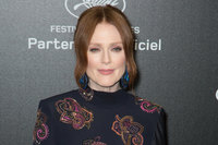 Julianne Moore Longsleeve T-shirt #3838086