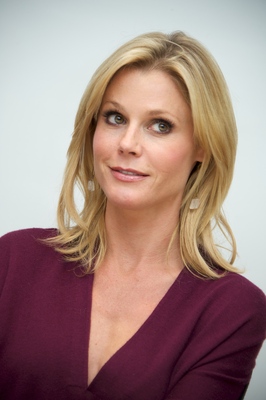 Julie Bowen posters