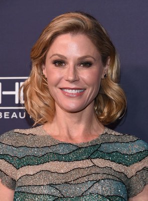 Julie Bowen mug #G1166080