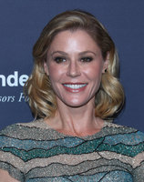 Julie Bowen Sweatshirt #2923994