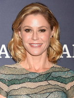 Julie Bowen longsleeve t-shirt #2924020