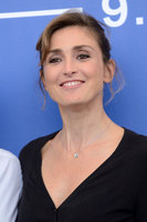 Julie Gayet longsleeve t-shirt #3258880