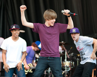 Justin Bieber Longsleeve T-shirt #2528320