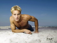 Justin Hartley Longsleeve T-shirt #2208599