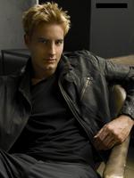 Justin Hartley Longsleeve T-shirt #2216892
