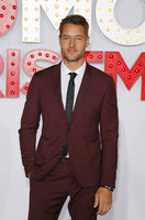 Justin Hartley Longsleeve T-shirt #2824397