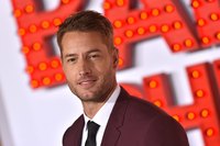Justin Hartley Longsleeve T-shirt #2824403
