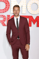 Justin Hartley Longsleeve T-shirt #2824577