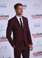 Justin Hartley Longsleeve T-shirt #2824650