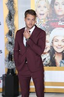 Justin Hartley Longsleeve T-shirt #2824682